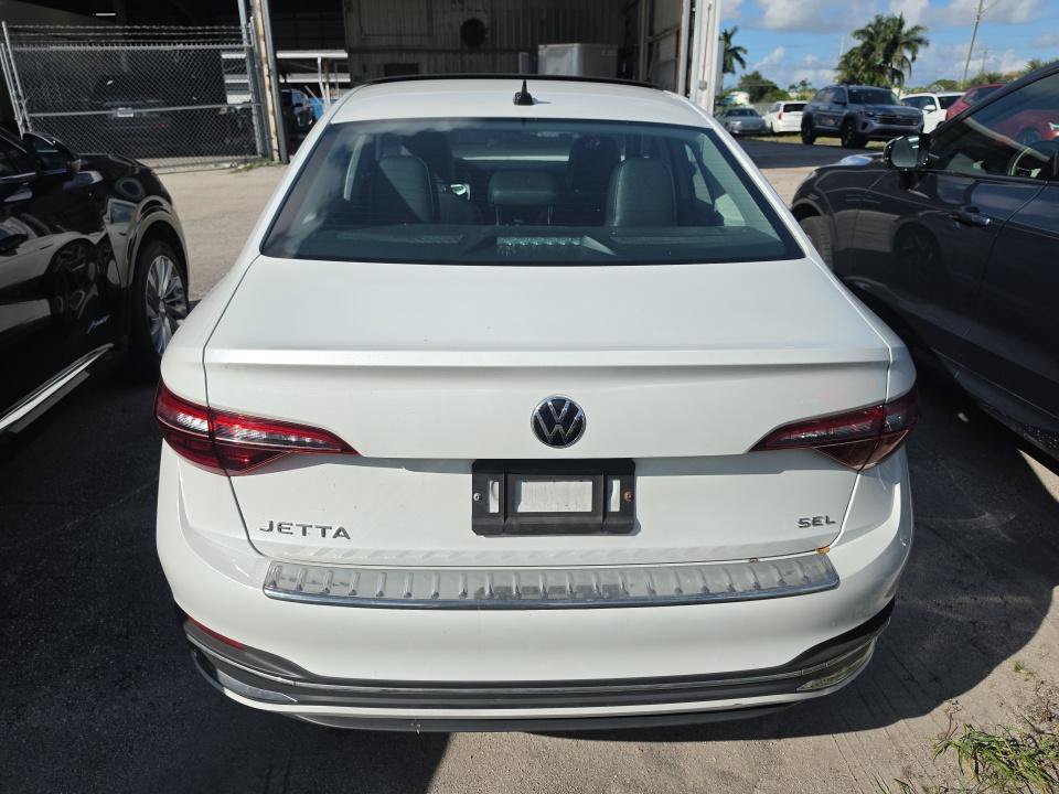 Used 2023 Volkswagen Jetta SEL FWD image 3