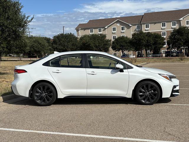 Certified 2026 Toyota Corolla SE w/ SE Premium Package FWD image 5