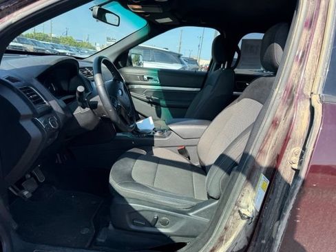 Used 2019 Ford Explorer XLT w/ Equipment Group 201A AWD/4WD image 2