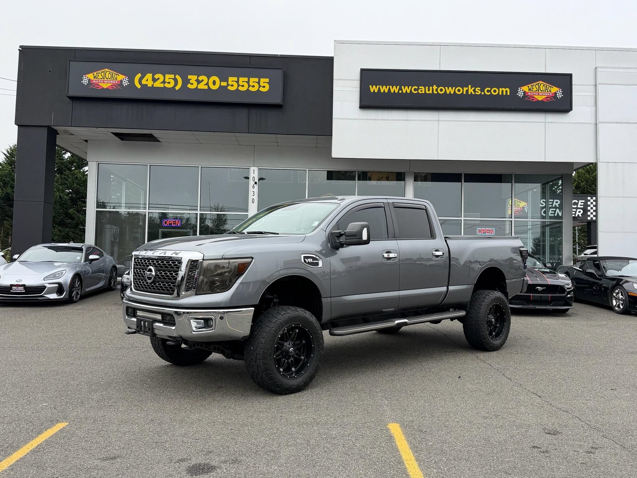 Used 2017 Nissan Titan SV AWD/4WD image 2