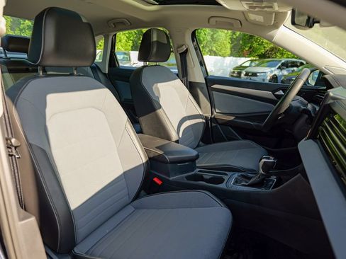 Used 2025 Volkswagen Jetta SE w/ Sunroof Package FWD image 36