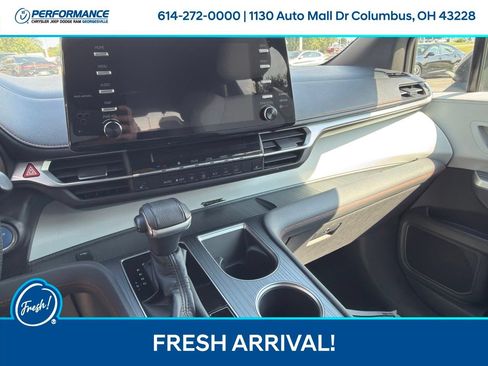 Used 2022 Toyota Sienna XSE FWD image 19