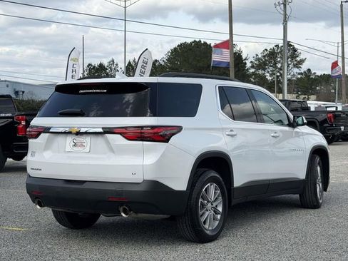Used 2023 Chevrolet Traverse LT image 4