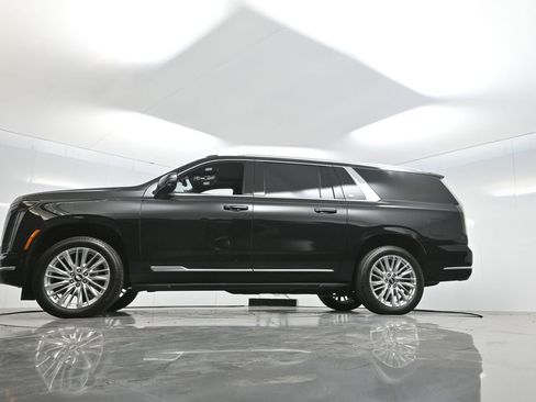 Used 2025 Cadillac Escalade ESV Premium Luxury image 7
