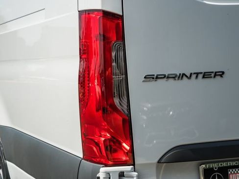 Used 2024 Mercedes-Benz Sprinter 2500 image 7