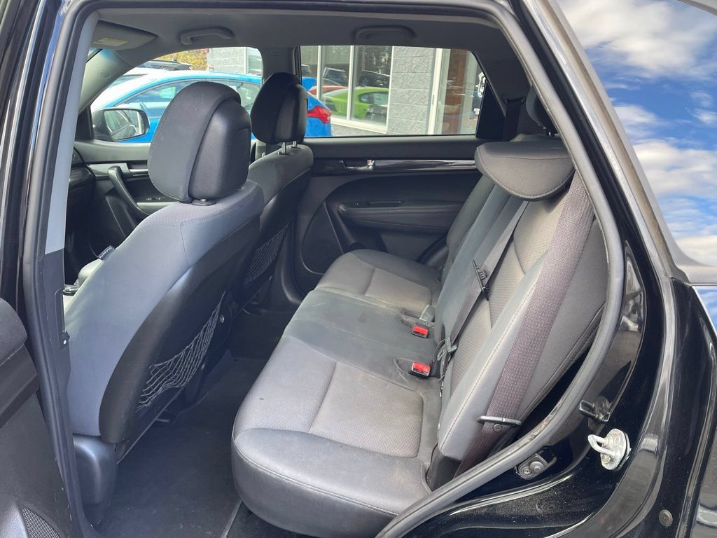 Used 2013 Kia Sorento LX w/ Convenience Pkg FWD image 11