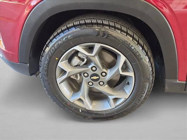 Used 2025 Chevrolet Trax LT FWD image 28