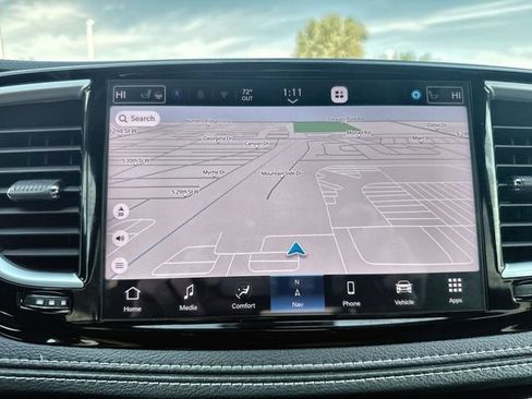 Used 2026 Chrysler Pacifica Limited FWD image 18