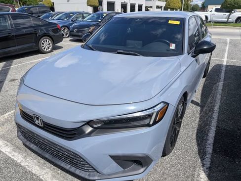 Used 2022 Honda Civic Sport image 2