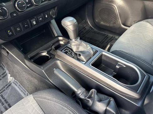 Used 2022 Toyota Tacoma TRD Off-Road w/ Technology Package image 28