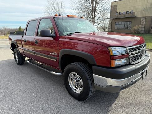 Used 2005 Chevrolet Silverado 2500 LT w/ Heavy-Duty Power Package image 4