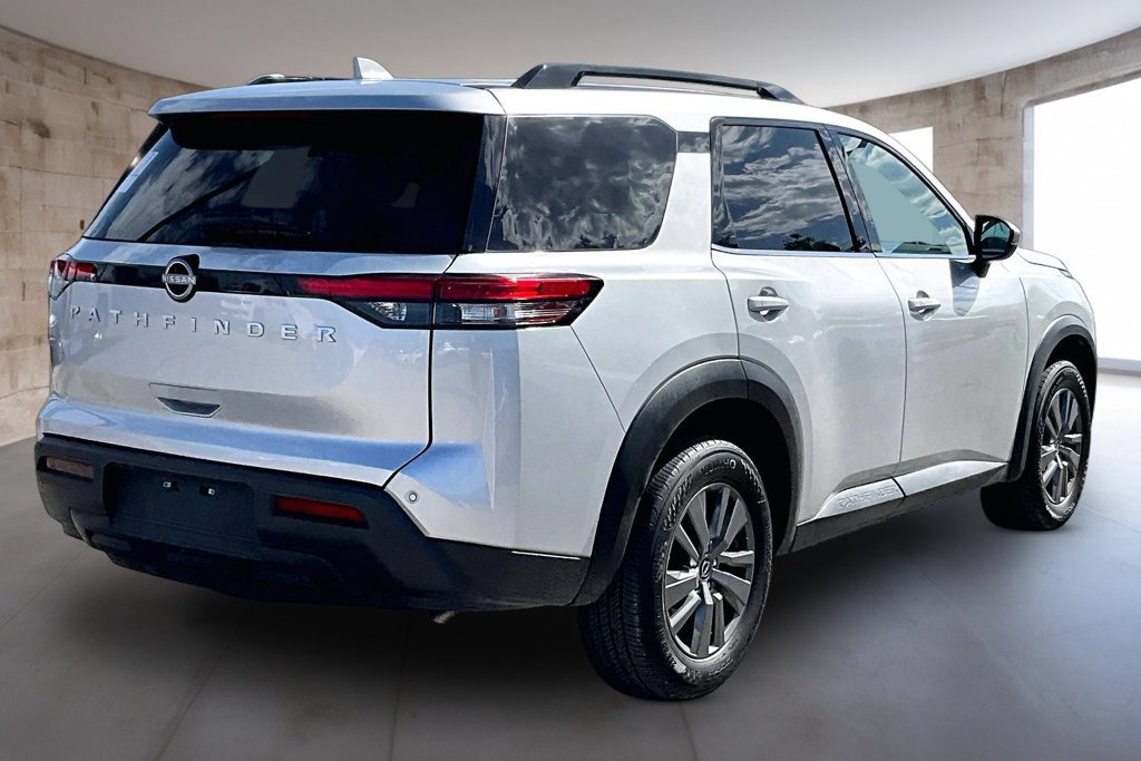 Used 2025 Nissan Pathfinder SV FWD image 2