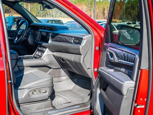 Used 2023 GMC Yukon Denali image 11