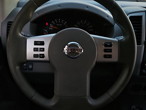 Used 2020 Nissan Frontier SV image 7