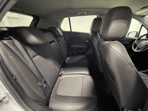 Used 2022 Chevrolet Trax LT w/ LT Convenience Package image 22