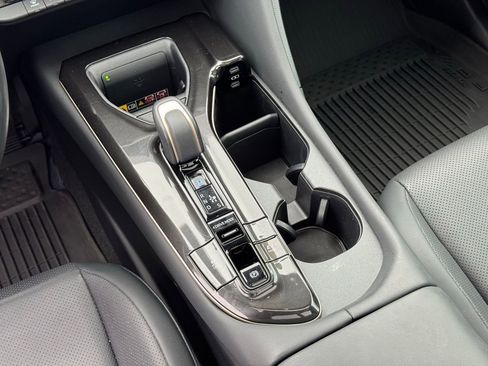 Used 2025 Toyota Crown Signia Limited image 20