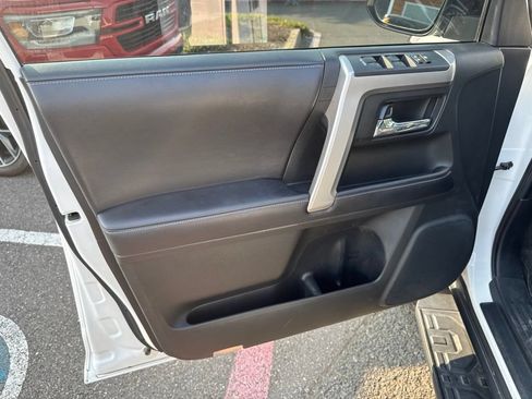 Used 2018 Toyota 4Runner SR5 Premium AWD/4WD image 6