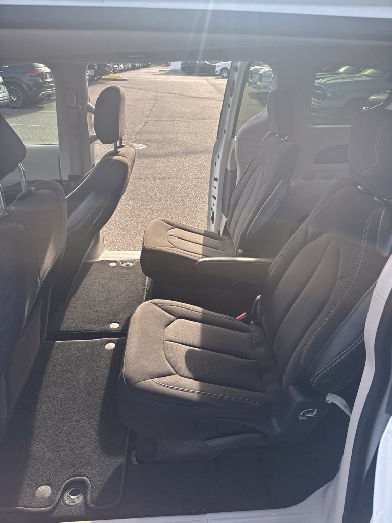 Used 2023 Chrysler Voyager LX FWD image 18