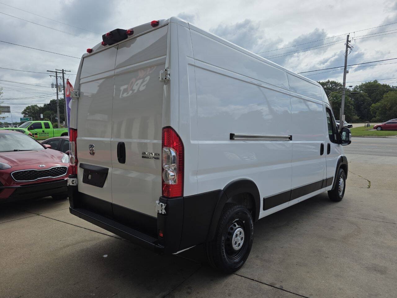 Used 2024 RAM ProMaster 2500 w/ Convenience Group FWD image 7