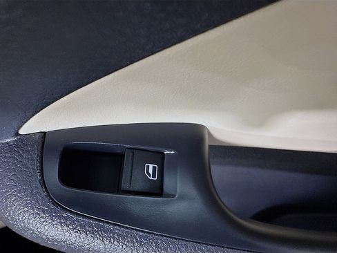 Used 2017 Volkswagen Jetta SE image 31