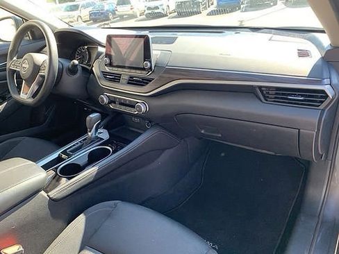Used 2023 Nissan Altima 2.5 SV image 39