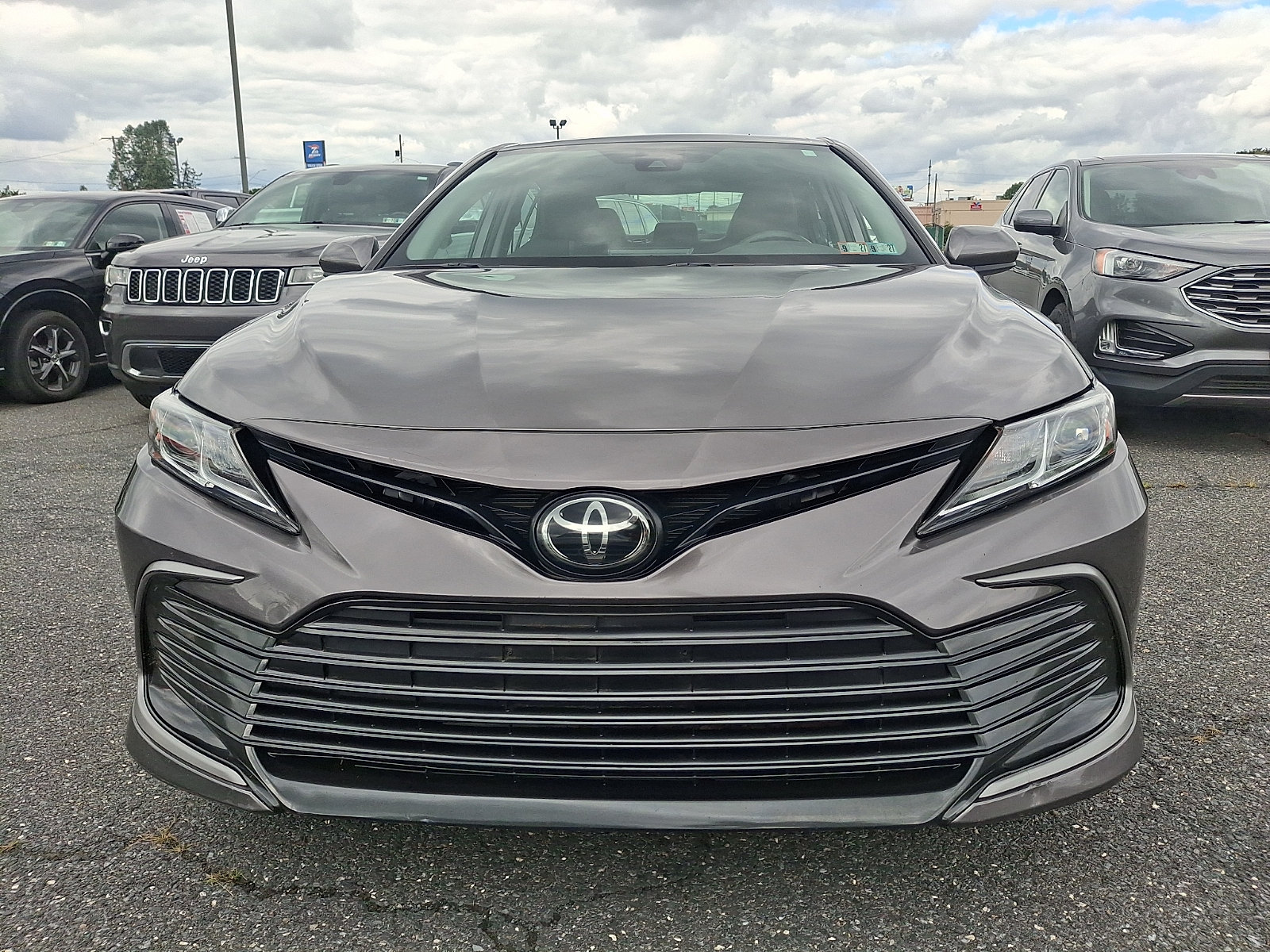 Used 2023 Toyota Camry LE AWD/4WD image 2