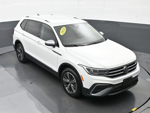 Used 2024 Volkswagen Tiguan Wolfsburg Edition AWD/4WD image 33