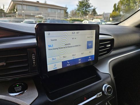 Used 2020 Ford Explorer XLT w/ Class III Trailer Tow Package image 4