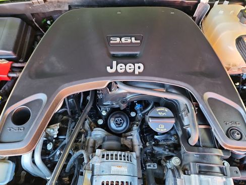 Used 2019 Jeep Wrangler Unlimited Rubicon w/ Uconnect 4C Nav & Sound Group AWD/4WD image 28