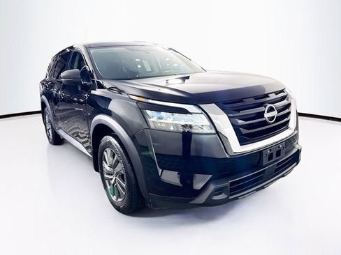 Certified 2022 Nissan Pathfinder S image 3