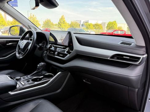 Used 2022 Toyota Highlander Platinum image 34