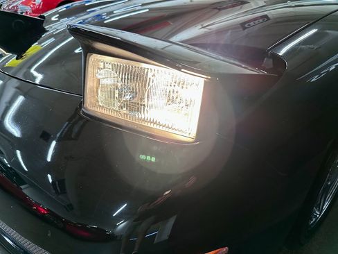 Used 2004 Chevrolet Corvette Convertible w/ Preferred Equipment Group image 15