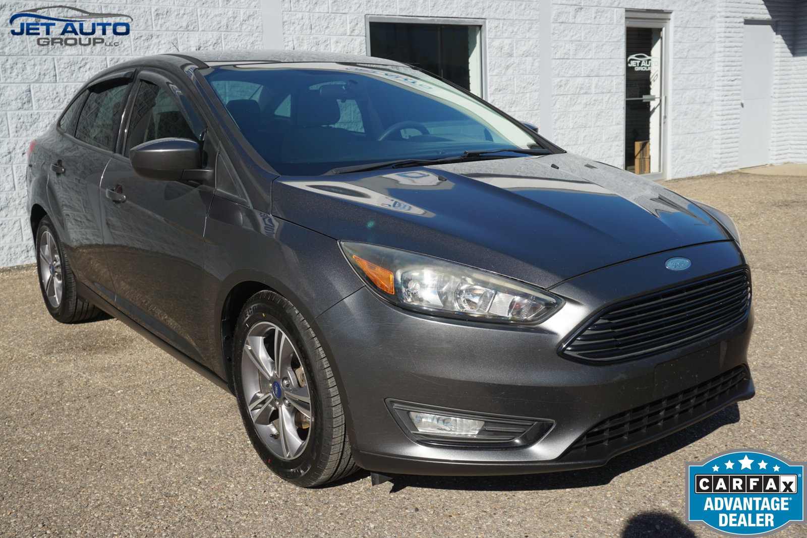 Used 2018 Ford Focus SE w/ SE Appearance Package FWD image 1
