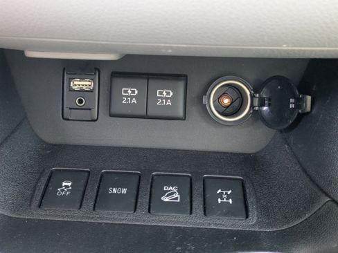 Used 2017 Toyota Highlander Limited Platinum image 31