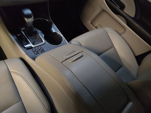 Used 2019 Toyota Highlander XLE FWD image 26