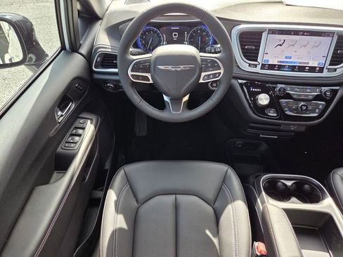 New 2026 Chrysler Pacifica Select FWD image 13