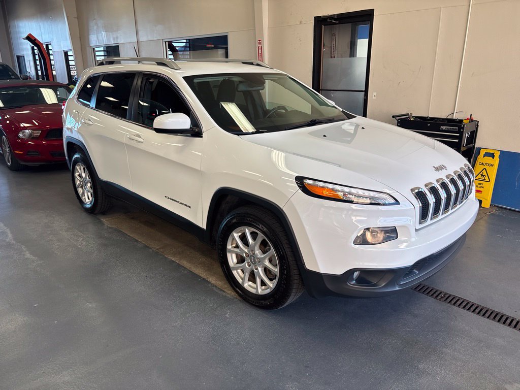 Used 2015 Jeep Cherokee Latitude w/ Cold Weather Group AWD/4WD image 1