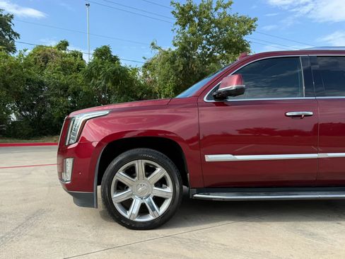 Used 2020 Cadillac Escalade Premium Luxury RWD image 18
