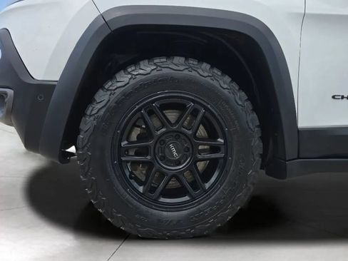 Used 2014 Jeep Cherokee Trailhawk w/ Technology Group AWD/4WD image 32