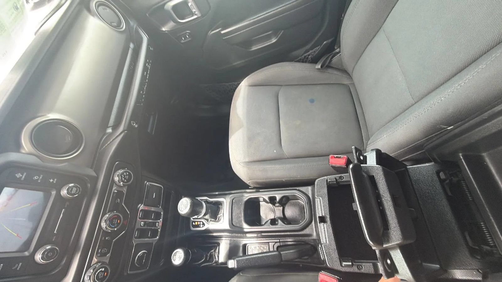 Used 2018 Jeep Wrangler Unlimited Sport S AWD/4WD image 17