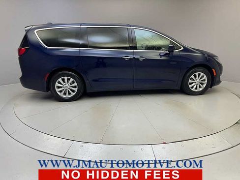 Used 2018 Chrysler Pacifica Touring Plus FWD image 6