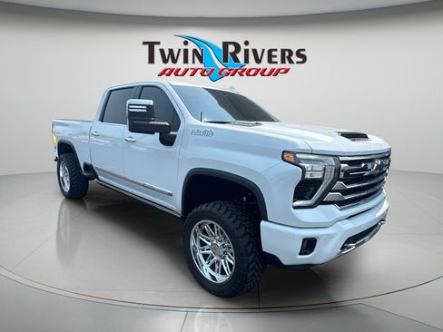 Used 2026 Chevrolet Silverado 2500 High Country w/ High Country Premium Package AWD/4WD image 6
