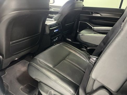 Used 2024 Jeep Wagoneer Series II image 33