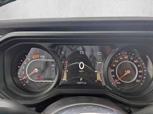 Used 2025 Jeep Wrangler Sahara image 11