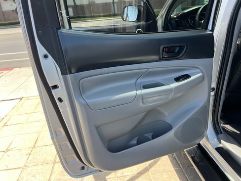 Used 2013 Toyota Tacoma PreRunner w/ SR5 Pkg RWD image 24