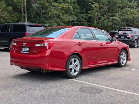 Used 2014 Toyota Camry SE FWD image 9