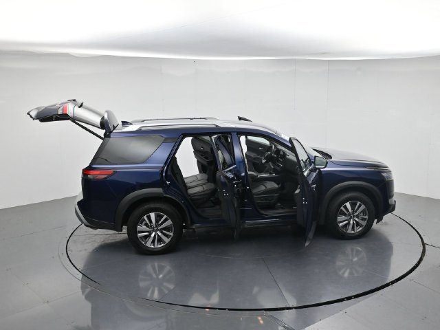 Used 2025 Nissan Pathfinder SL FWD image 48
