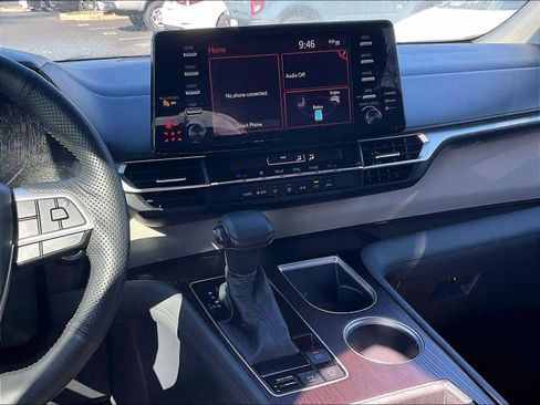 Used 2021 Toyota Sienna LE image 9