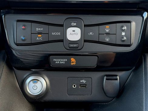 Used 2018 Nissan Leaf SV image 15