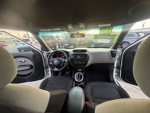 Used 2016 Kia Soul + FWD image 17